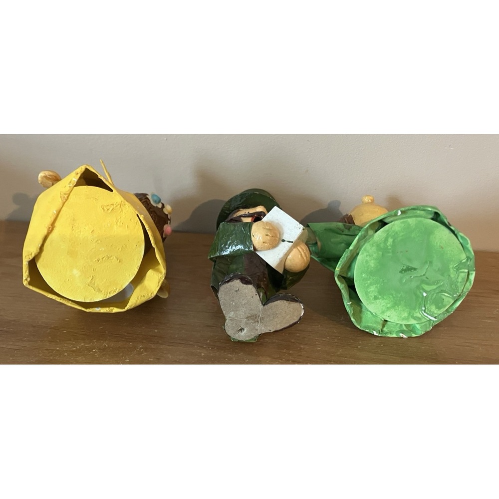 Vintage MCM Paper Mache Folk Art Angel and Caroler Ornaments Set - Taiwan - Picture 5 of 12
